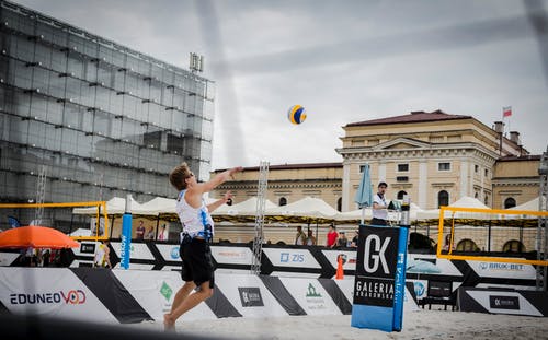 打排球的人 · 免费素材图片