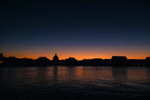 建筑物的轮廓 · 免费素材图片