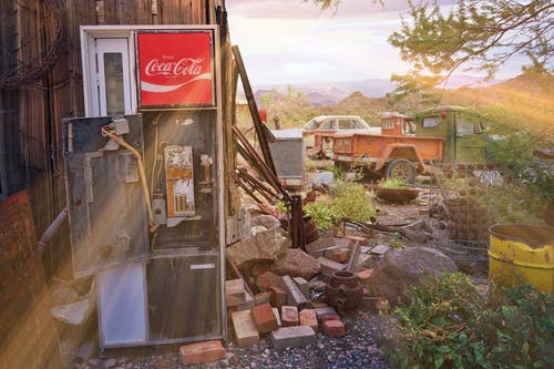 棕色和红色可口可乐自动售货机 · 免费素材图片