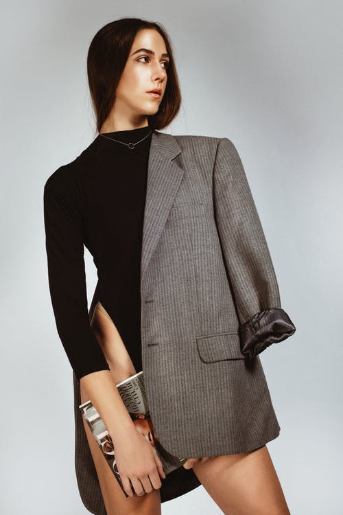 穿大衣的女人的照片 · 免费素材图片