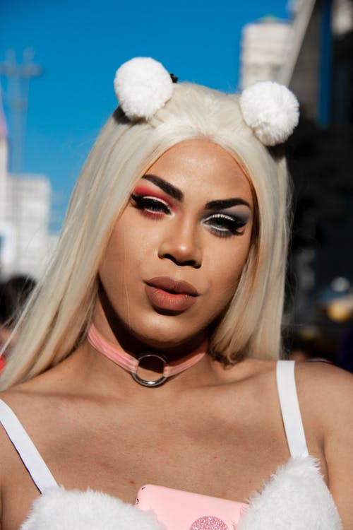 女人穿着白色上衣 · 免费素材图片