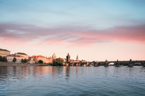 河边建筑物照片 · 免费素材图片