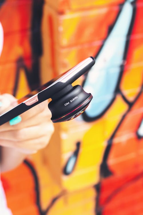 智能手机与鱼眼镜头的特写照片 · 免费素材图片