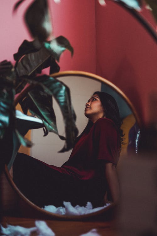 穿红色衬衫的女人的照片 · 免费素材图片