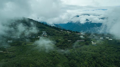 白天山的鸟瞰图 · 免费素材图片