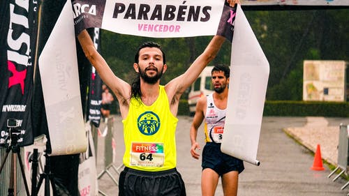 赢得马拉松的男人 · 免费素材图片