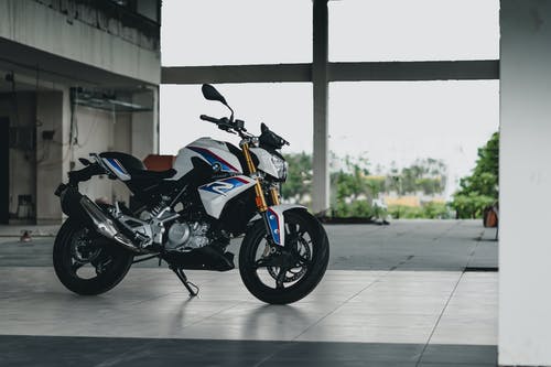 停放的摩托车 · 免费素材图片