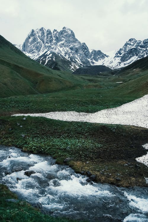 白天雪山风景摄影 · 免费素材图片