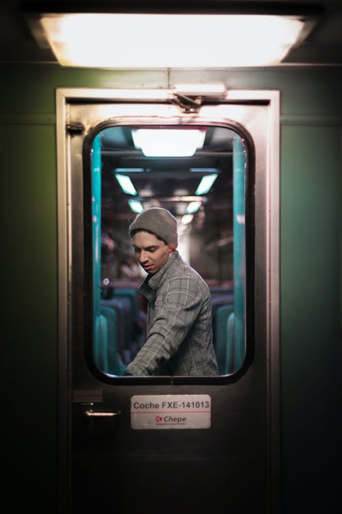 火车里面的人 · 免费素材图片