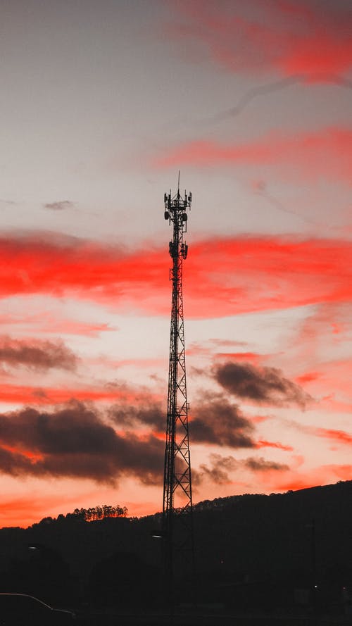 红云下的塔 · 免费素材图片