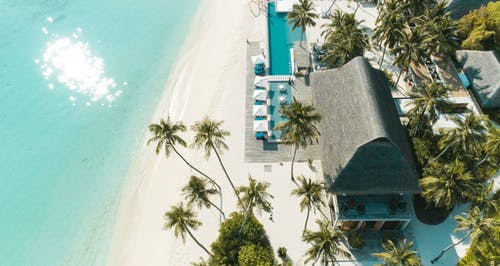 海滩度假村的鸟瞰图 · 免费素材图片