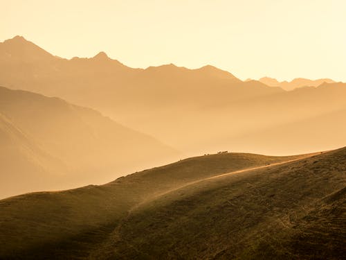 黄金时段山的风景 · 免费素材图片