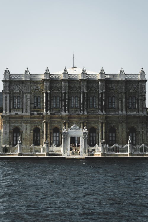 水域附近建筑物的照片 · 免费素材图片