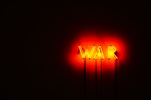 红色战争霓虹灯标牌 · 免费素材图片