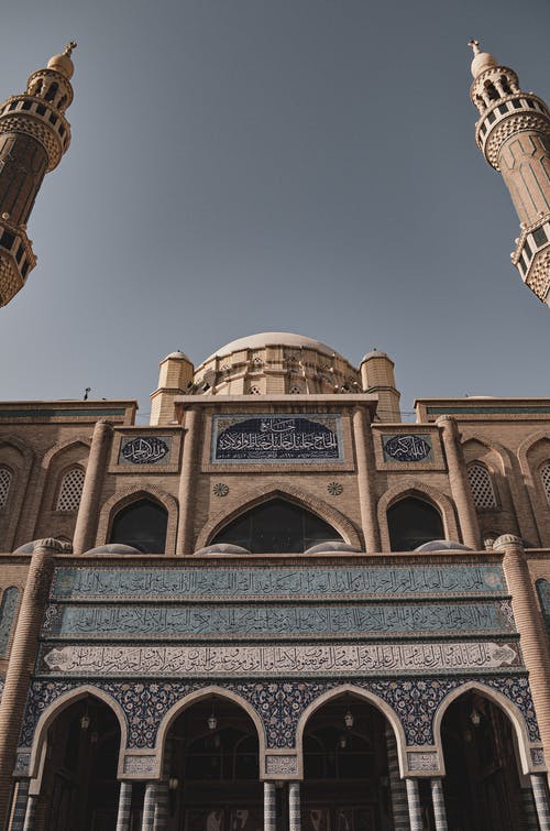 灰色混凝土清真寺的低角度摄影 · 免费素材图片
