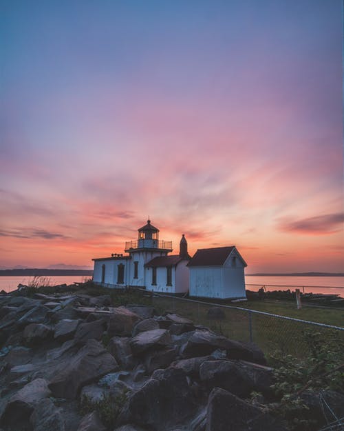 房子在黎明时的风景照片 · 免费素材图片