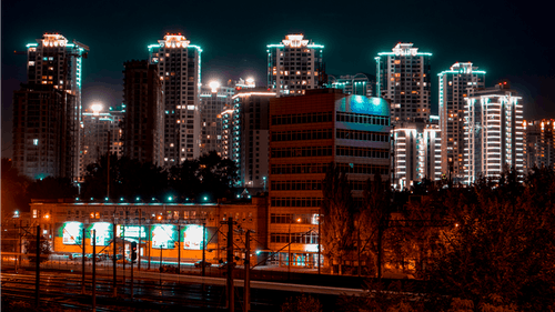 晚上的城市照片 · 免费素材图片