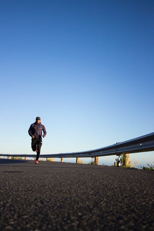 白天跑步的人的照片 · 免费素材图片