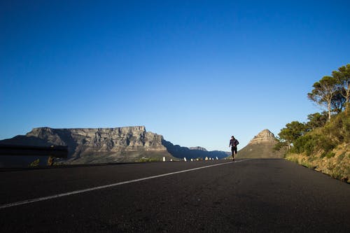白天跑步的人的照片 · 免费素材图片