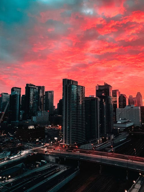 日落期间的高层建筑 · 免费素材图片