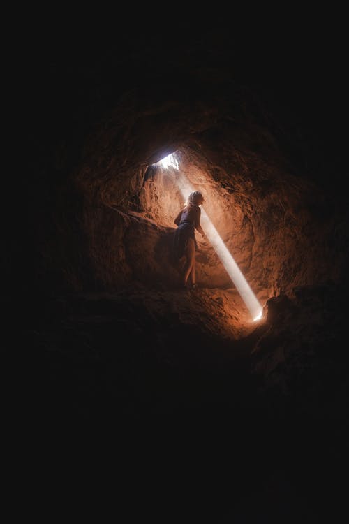 洞穴内人的照片 · 免费素材图片