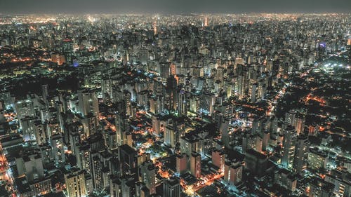 灰色高层建筑 · 免费素材图片