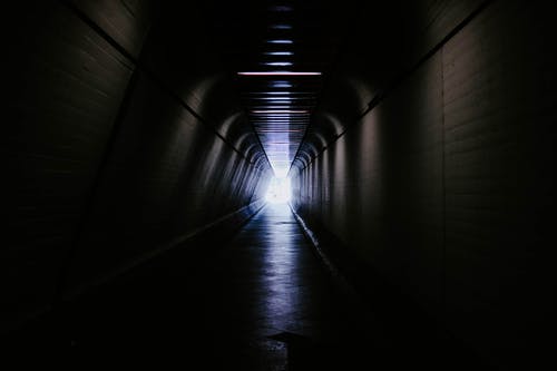 黑暗隧道 · 免费素材图片