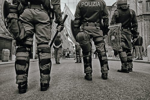 街上的警察小组 · 免费素材图片