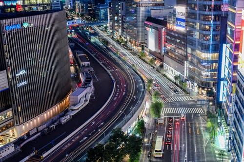 夜间道路车辆的延时摄影 · 免费素材图片