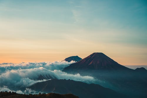 黎明时分山的风景照片 · 免费素材图片