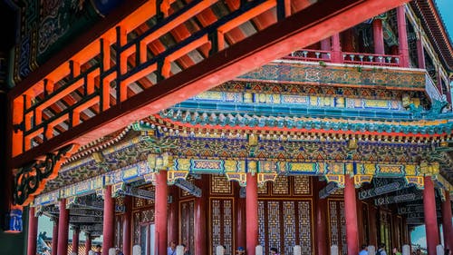 色彩斑temple的中国寺庙的错综复杂的建筑设计 · 免费素材图片