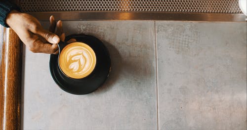 黑色陶瓷杯 · 免费素材图片