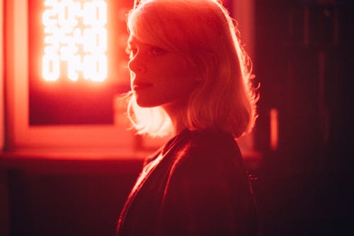 女士黑白上衣 · 免费素材图片