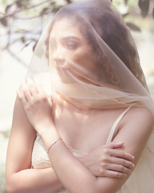 女人戴面纱的照片 · 免费素材图片