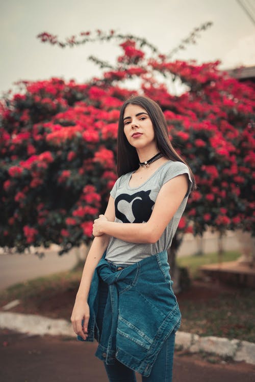 有关休闲服, 垂直拍摄, 女人的免费素材图片