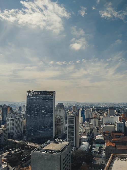 灰色高层建筑 · 免费素材图片