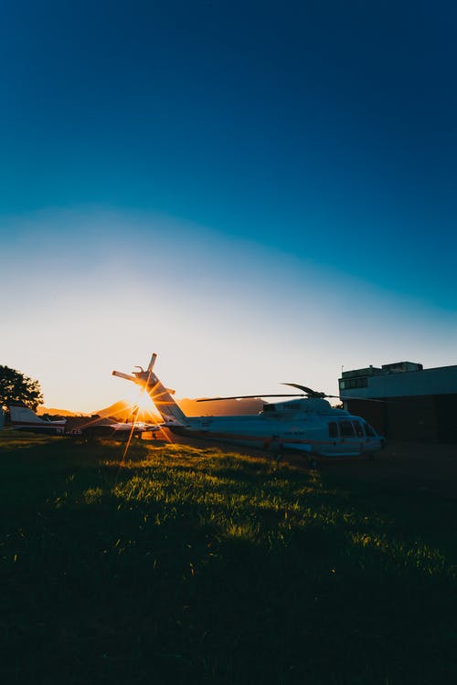 白色直升机 · 免费素材图片