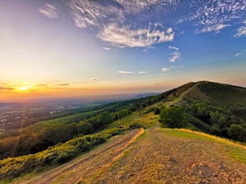 日出时山的风景 · 免费素材图片