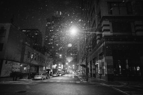 晚上空荡荡的街道 · 免费素材图片