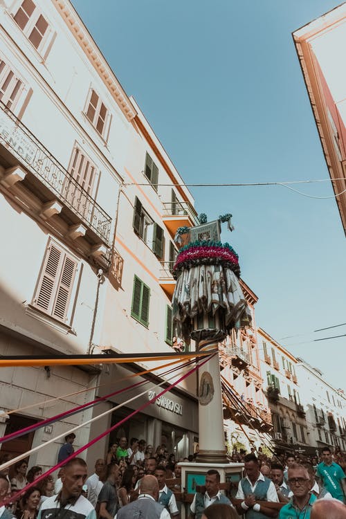 游行队伍中的人 · 免费素材图片