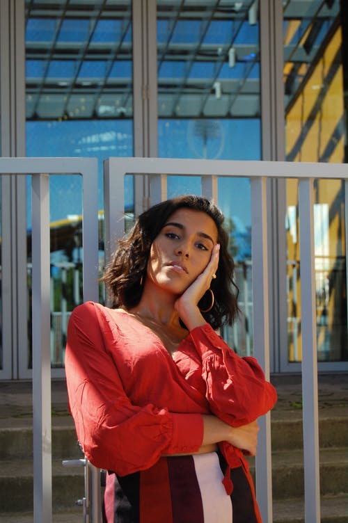 穿红裙子的女人照片 · 免费素材图片