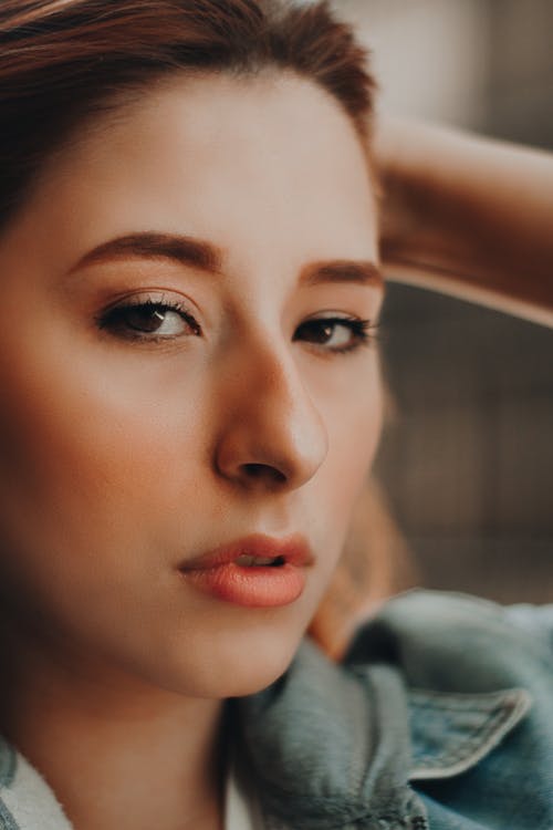 女人的脸的特写照片 · 免费素材图片