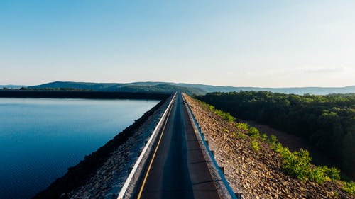 湖边的路 · 免费素材图片