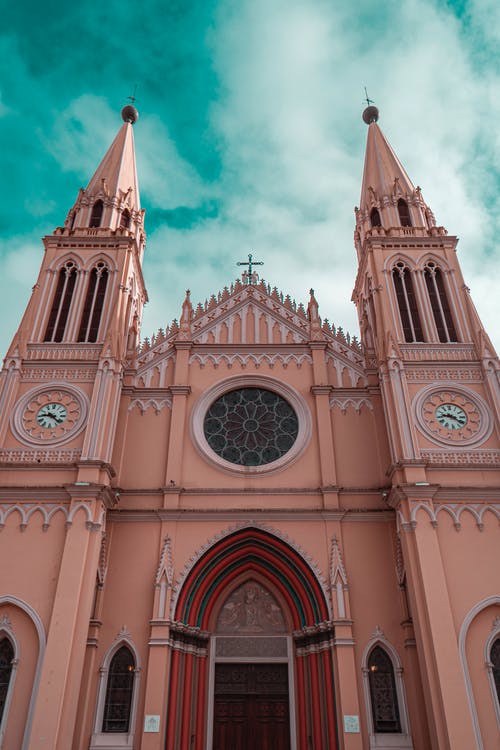 低角度摄影的教堂 · 免费素材图片