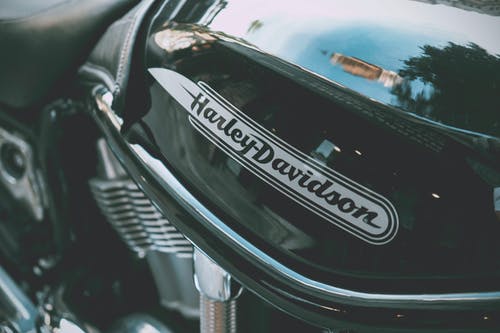黑色哈雷戴维森摩托车 · 免费素材图片