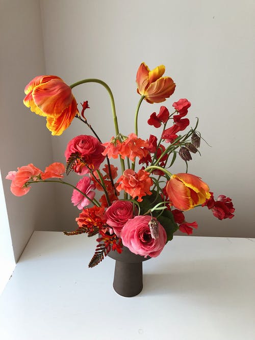 花瓶里的花的照片 · 免费素材图片