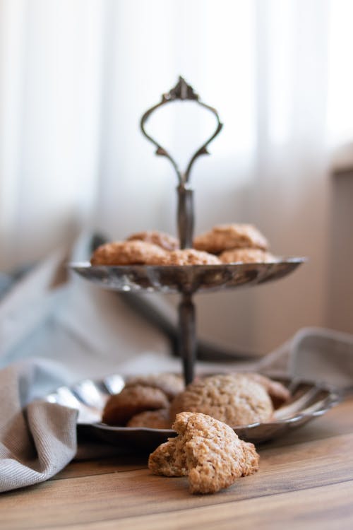 灰色2层饼干架 · 免费素材图片