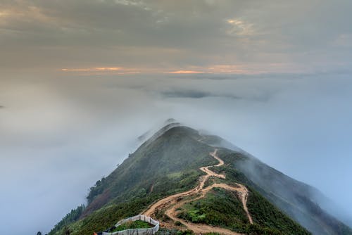 白天山峰的照片 · 免费素材图片