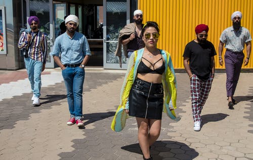 五个男人和一个女人 · 免费素材图片