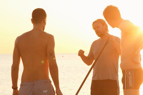 站在海边的男人 · 免费素材图片